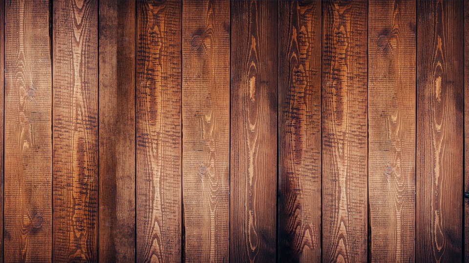 Le bois : assurer sa protection avec de la lasure ou du vernis ?