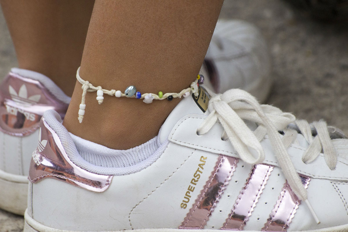 Comment porter le bracelet de cheville cet été ?