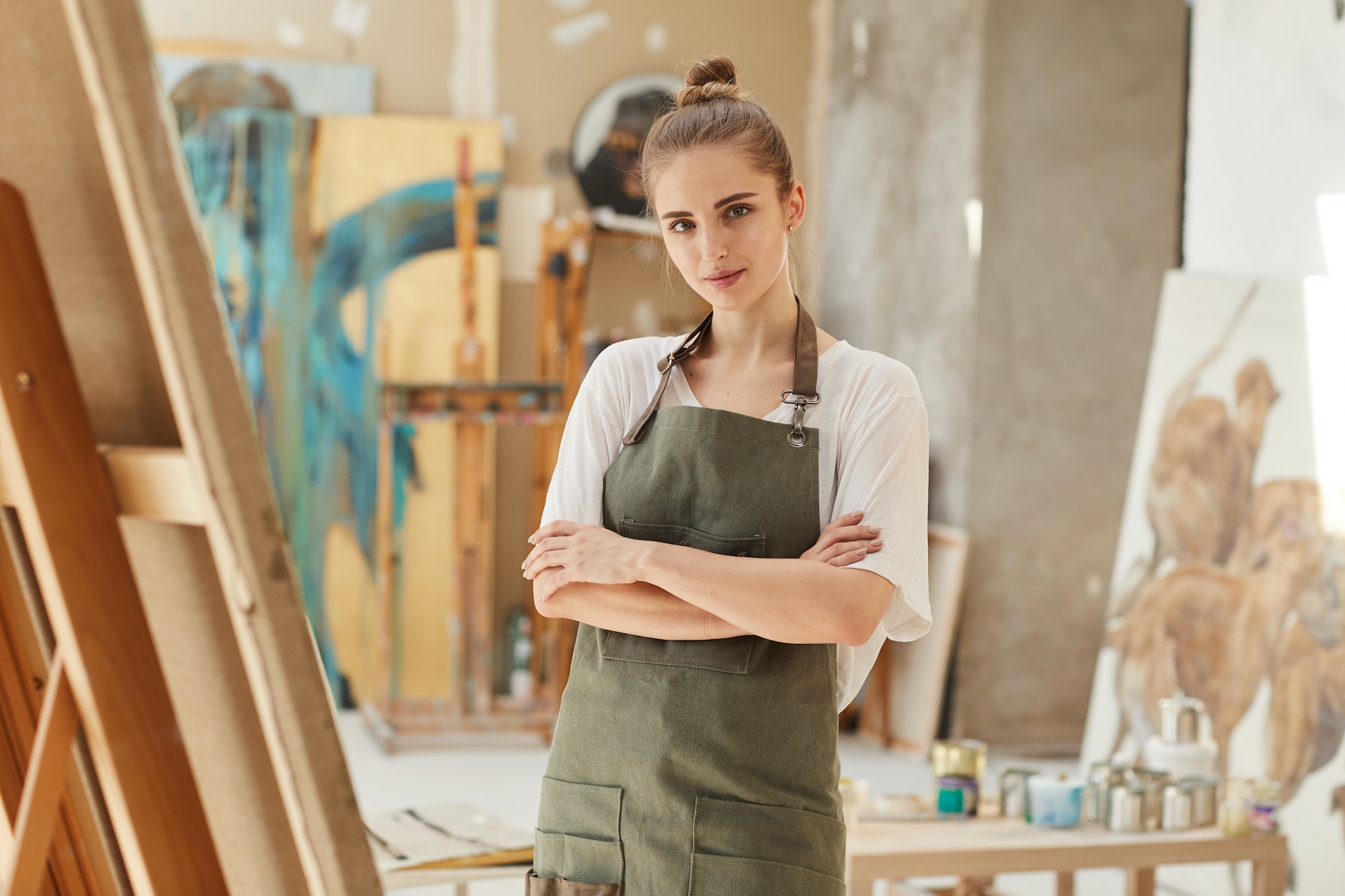 Une artiste féminine