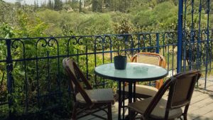 table ronde sur terrasse