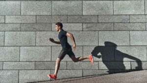 homme en plein footing