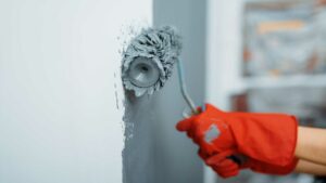 peinture grise sur mur